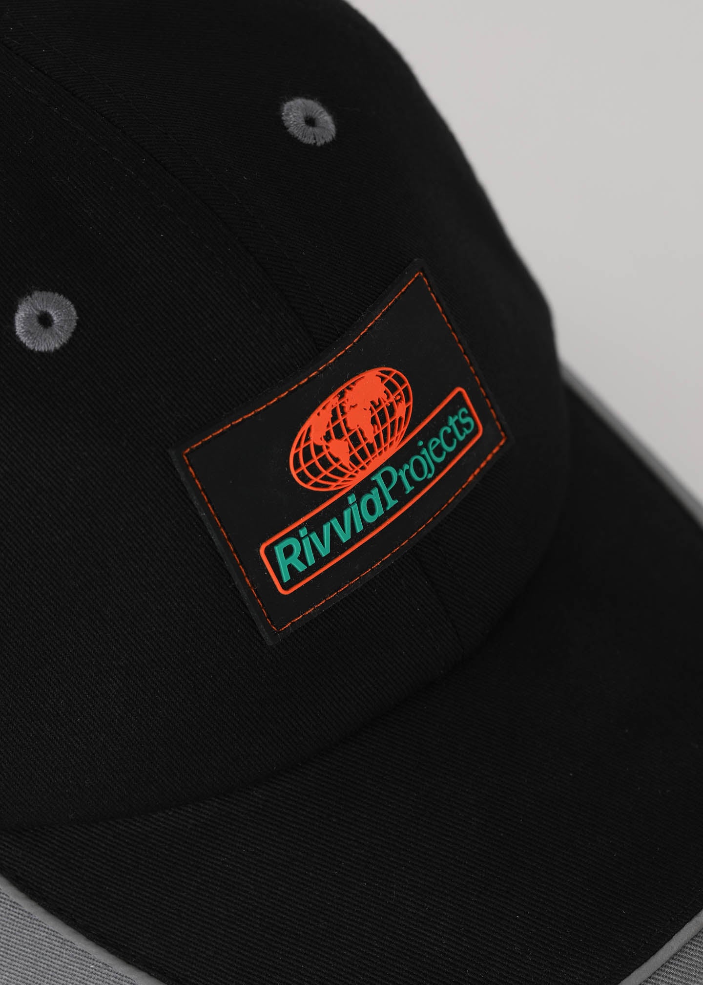 GLOBE CAP : GREY BLACK