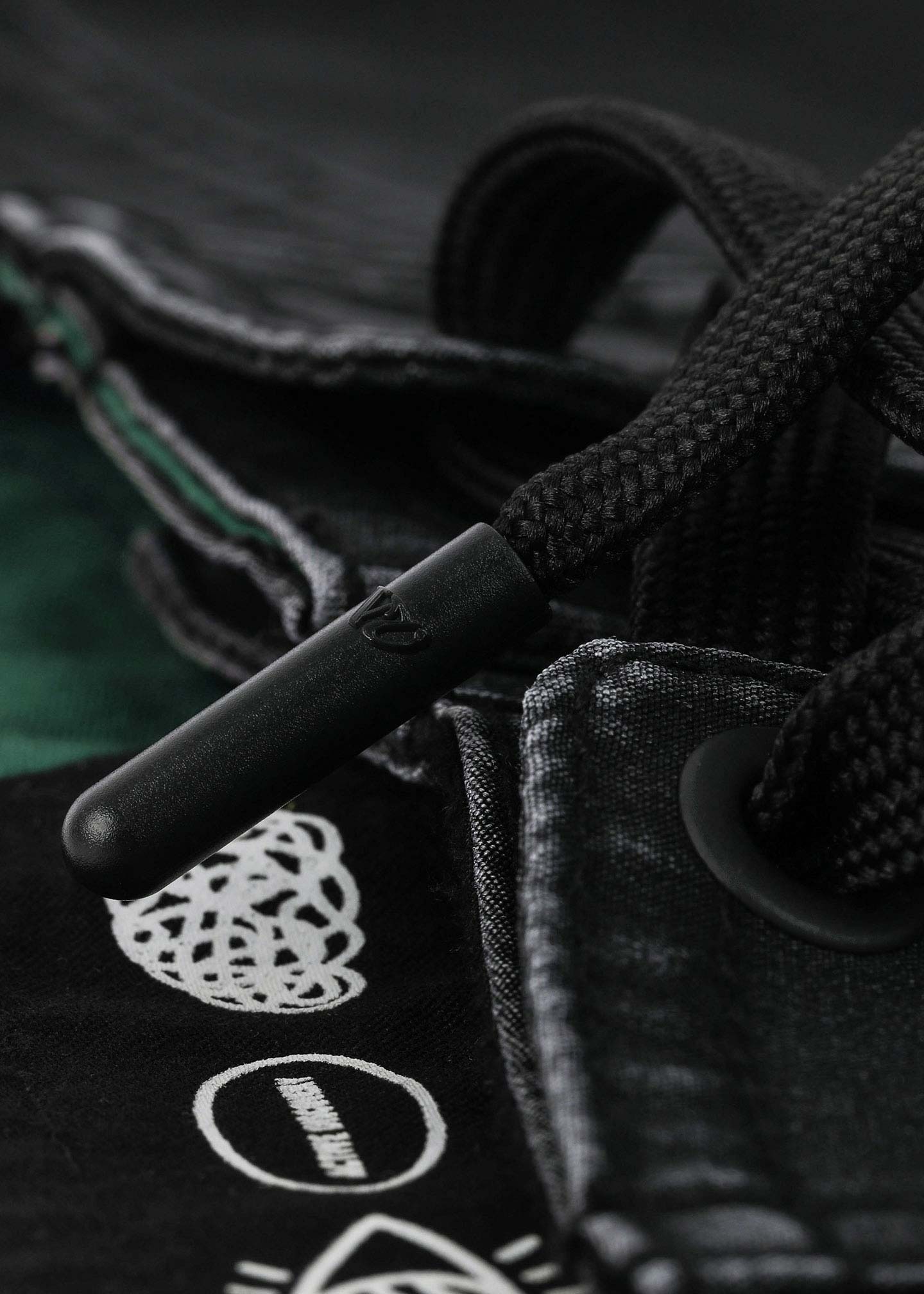 LOGGER TRUNK : BLACK/ PINE