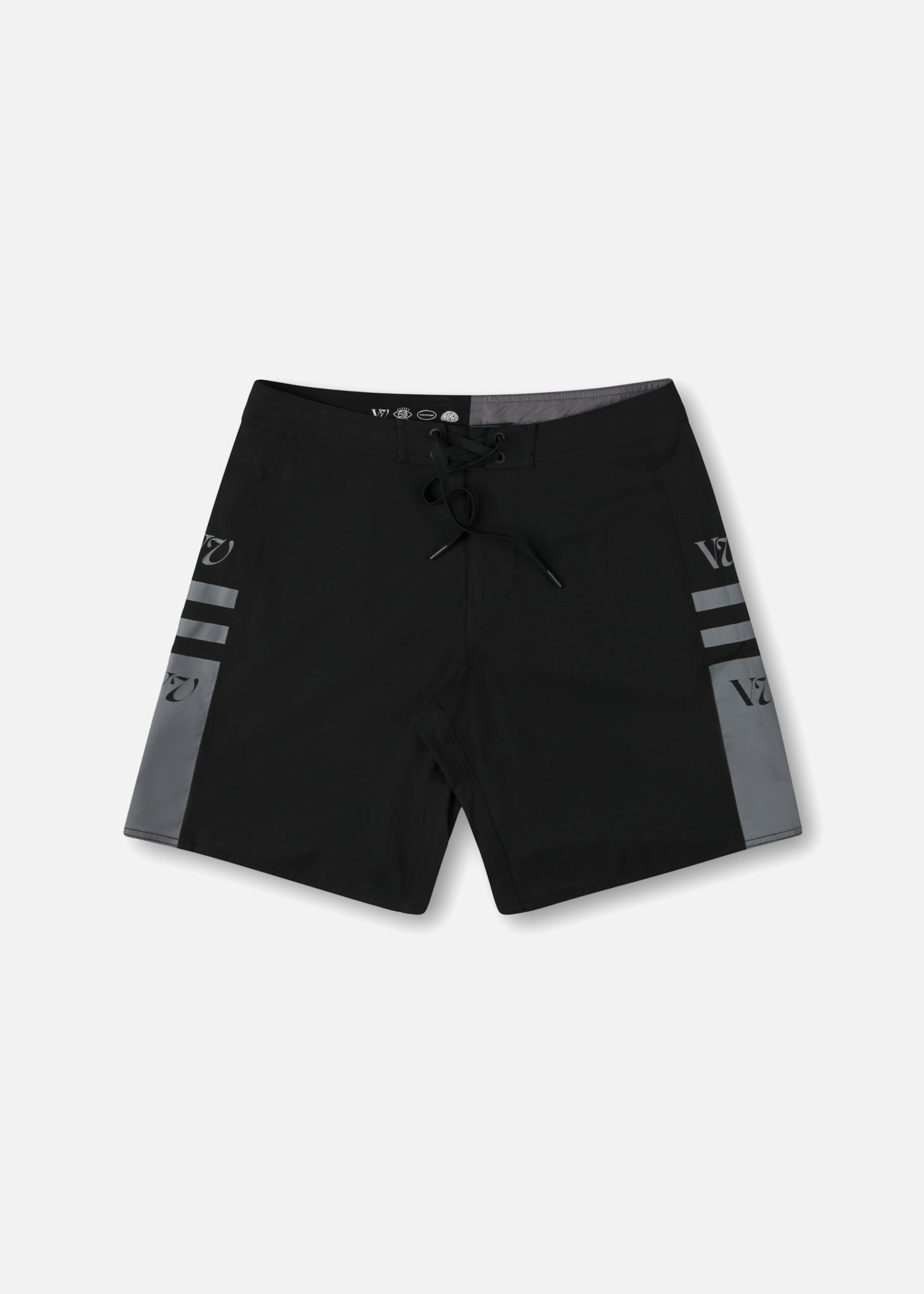 DISCLOSURE 19' TRUNK : BLACK BLACK
