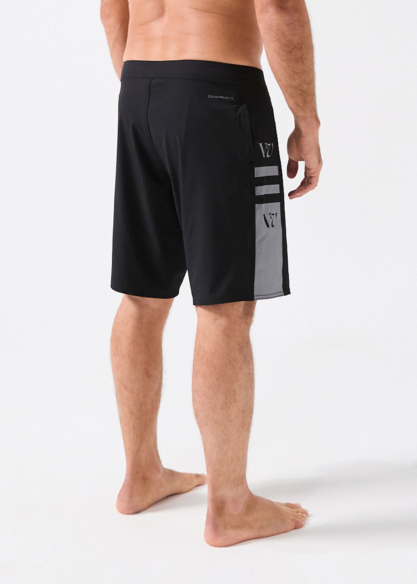 DISCLOSURE 19' TRUNK : BLACK BLACK