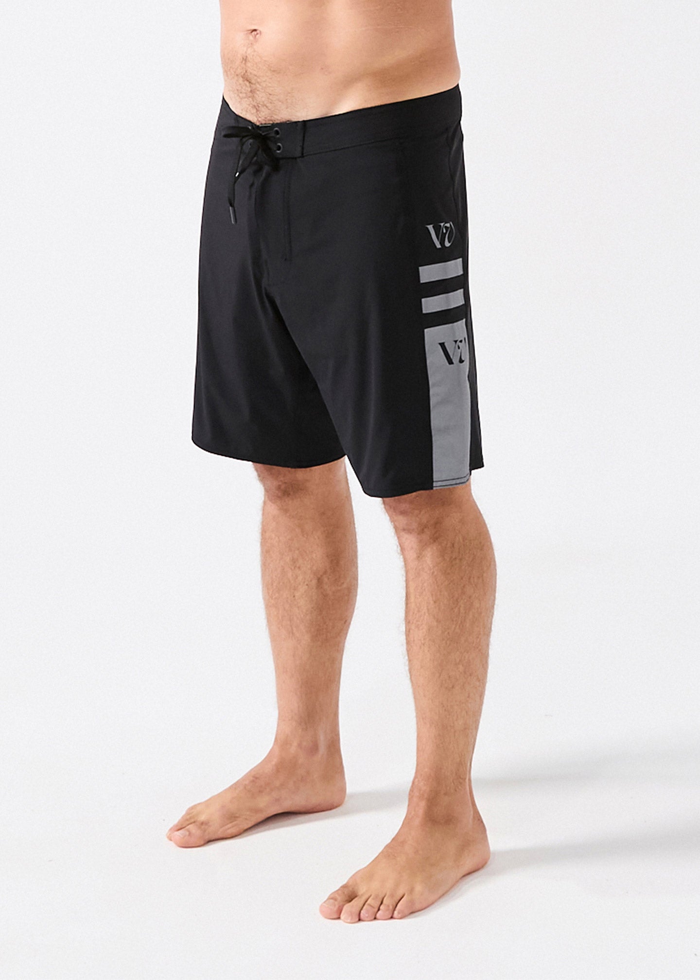 DISCLOSURE 19' TRUNK : BLACK BLACK