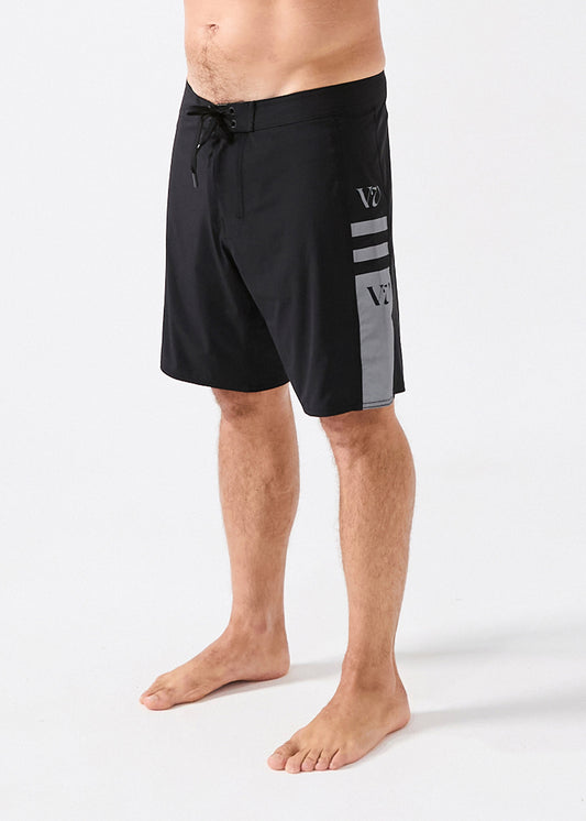 DISCLOSURE 19' TRUNK : BLACK BLACK