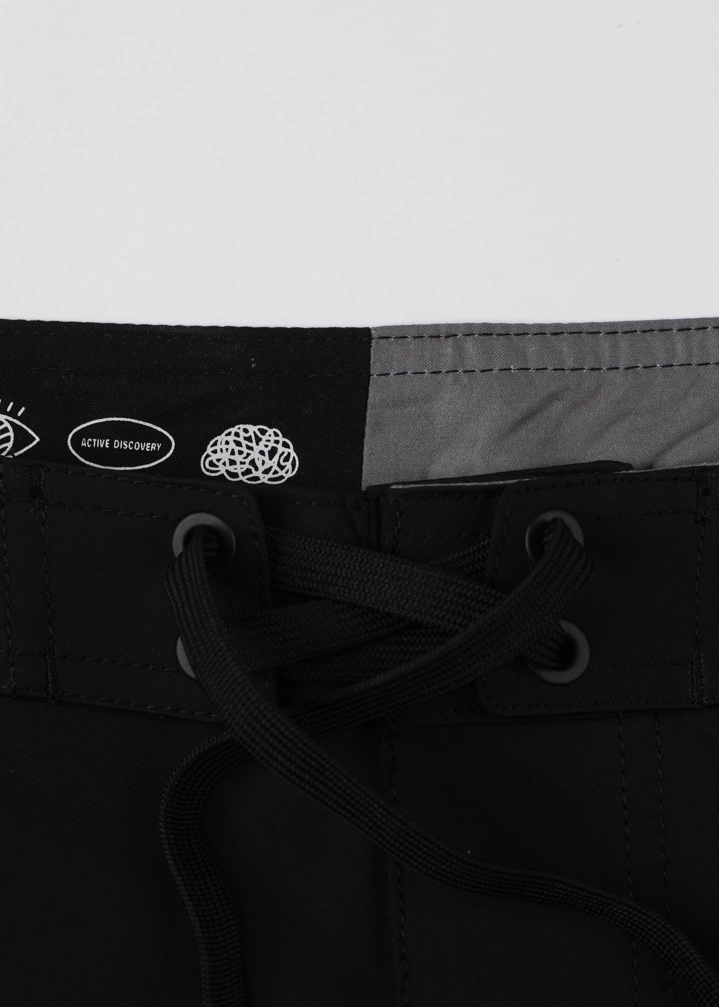 DISCLOSURE 19' TRUNK : BLACK BLACK