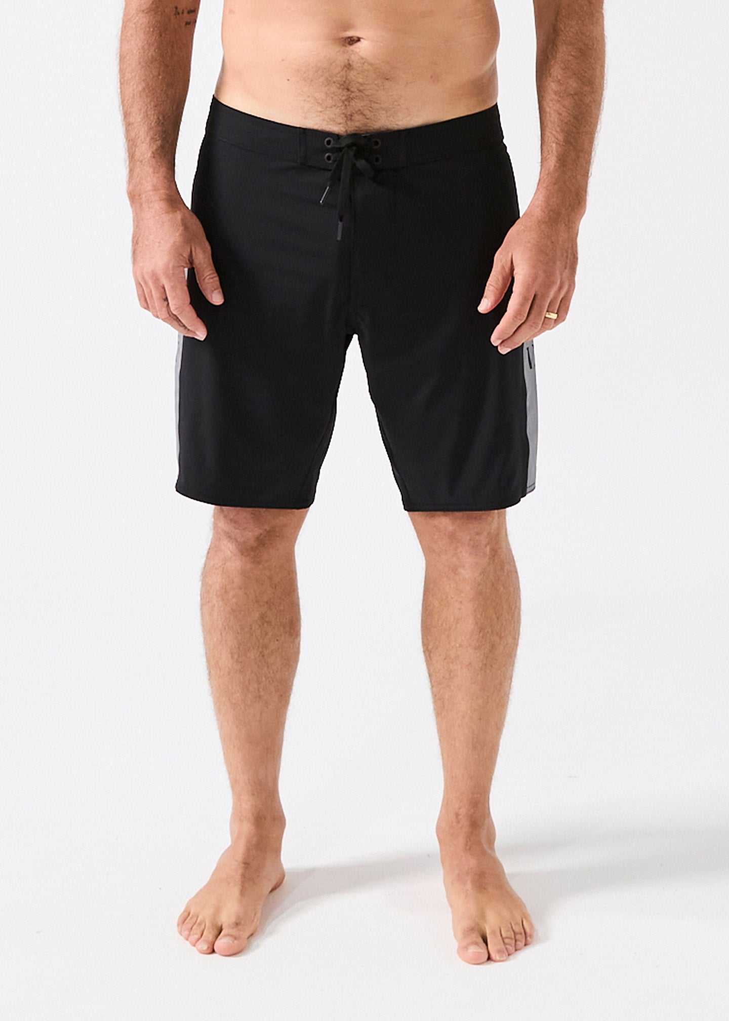 DISCLOSURE 19' TRUNK : BLACK BLACK