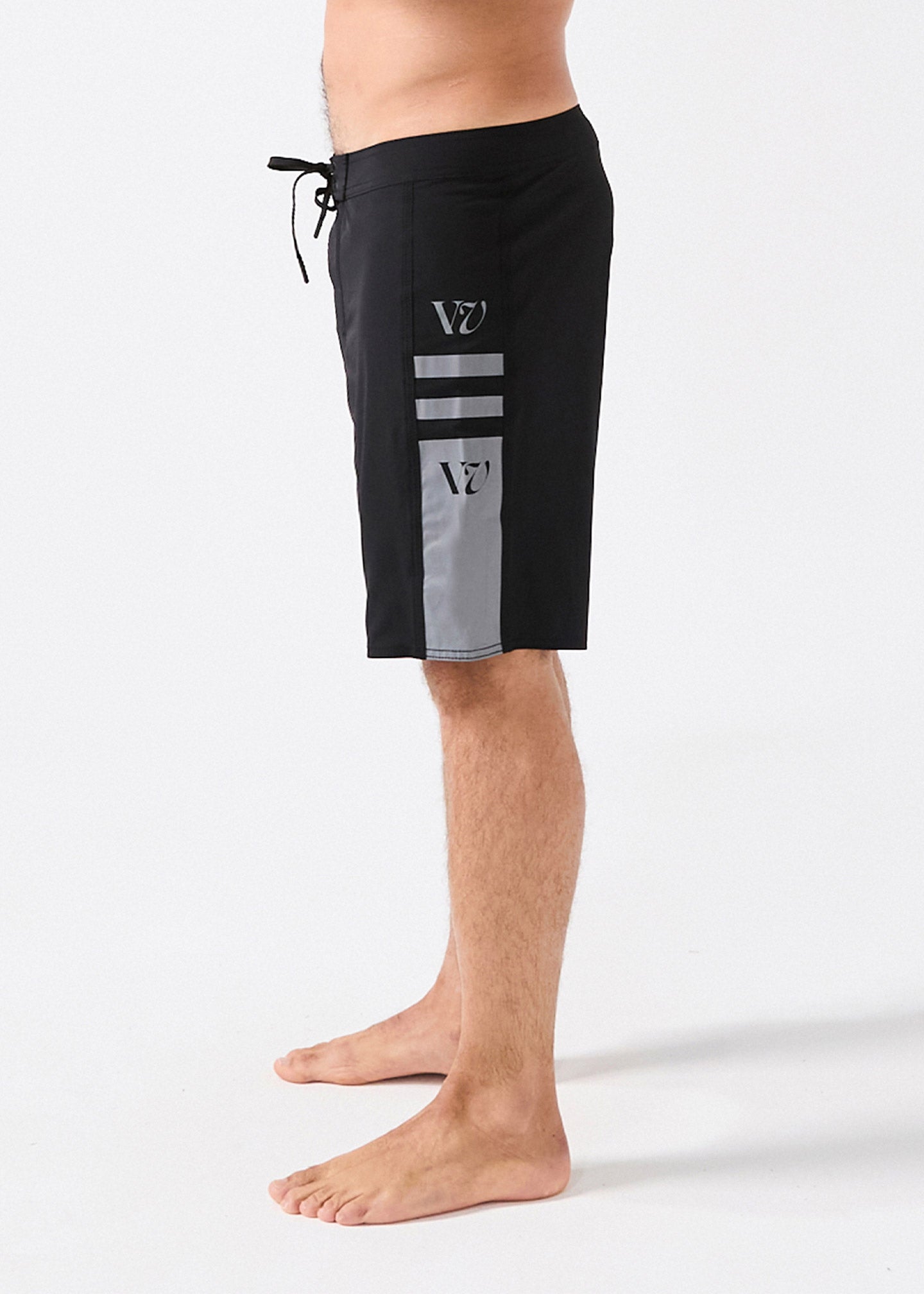 DISCLOSURE 19' TRUNK : BLACK BLACK