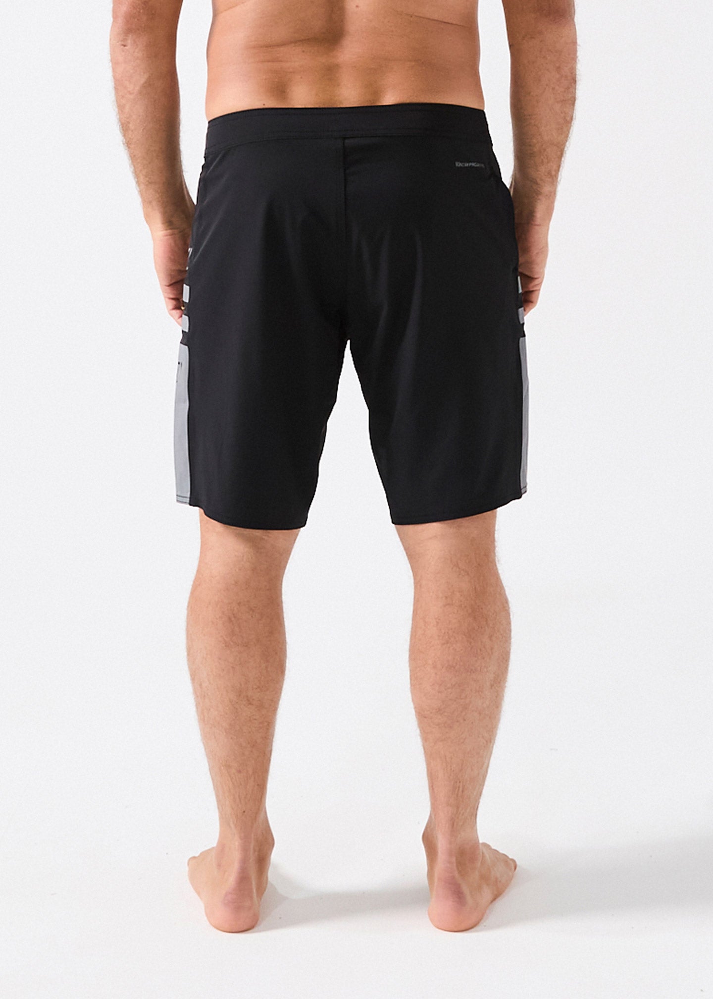 DISCLOSURE 19' TRUNK : BLACK BLACK