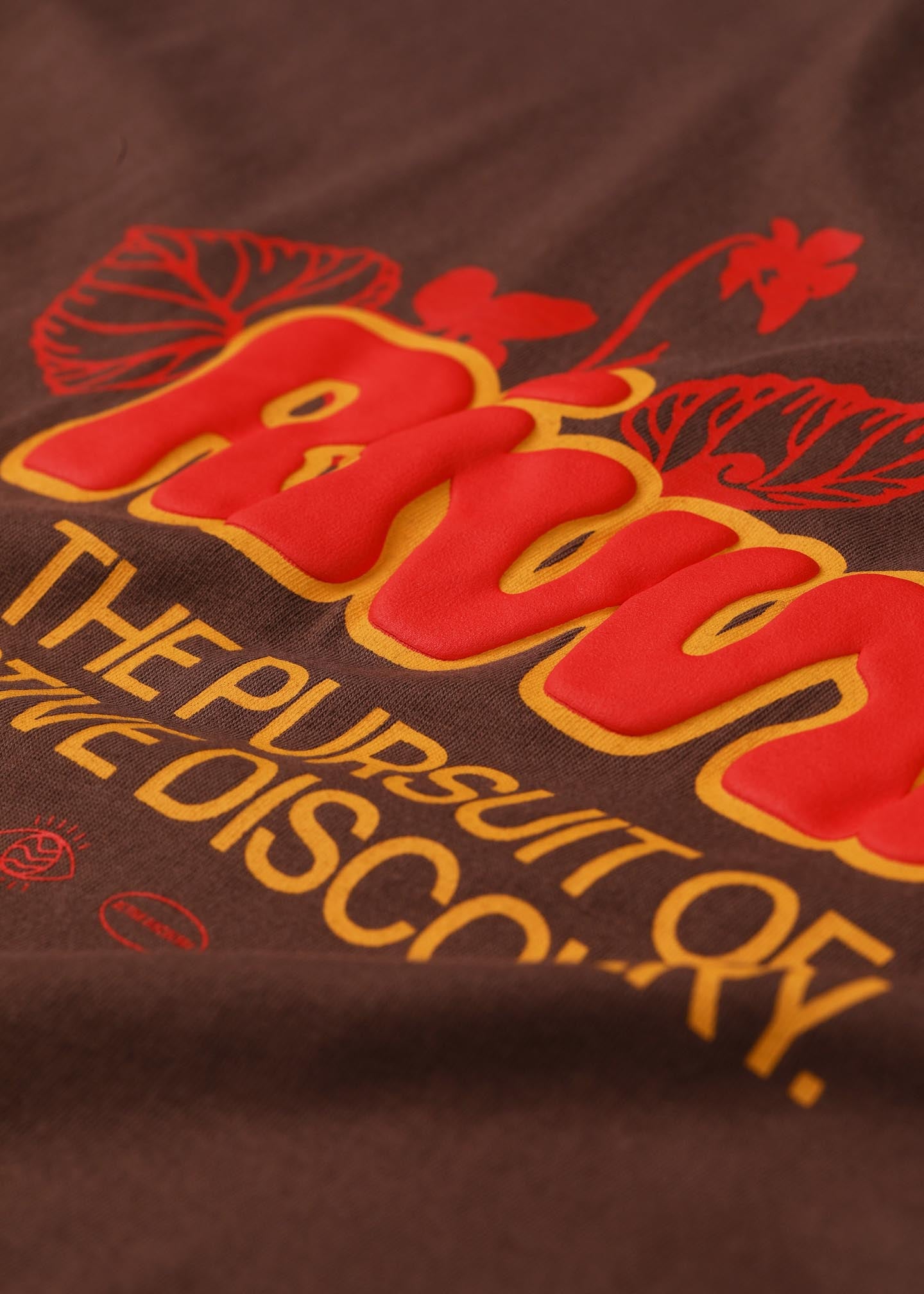 FLORAL PURSUIT T-SHIRT : BROWN